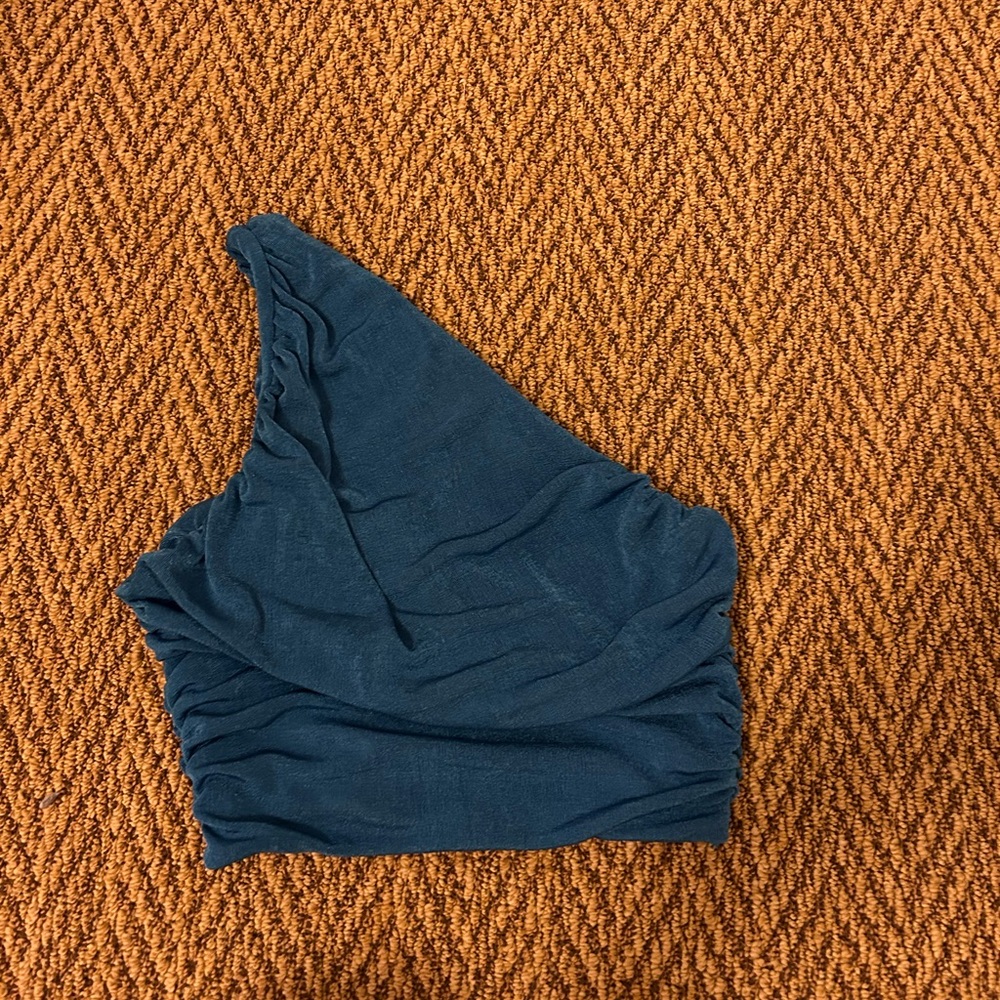 One shoulder ruched crop top